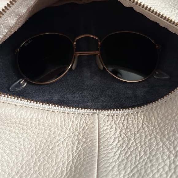 GAP Leather Two-Tone Wristlet Handbag Pouch - Navy and Cream - Picture 12 of 15